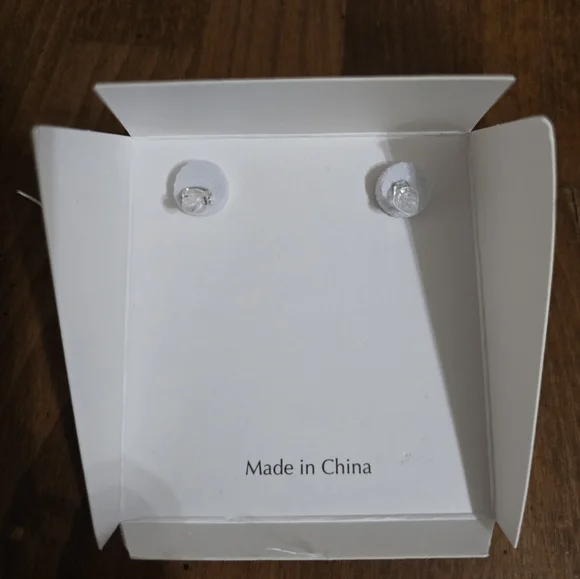 Le MENO Crystal Earrings - Picture 4 of 5